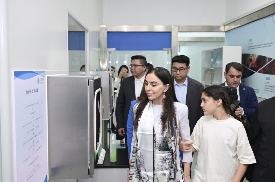 Leyla Əliyeva Çin Milli İnsan Genomu Mərkəzində olub Leyla Əliyeva Çin Milli İnsan Genomu Mərkəzində olub
