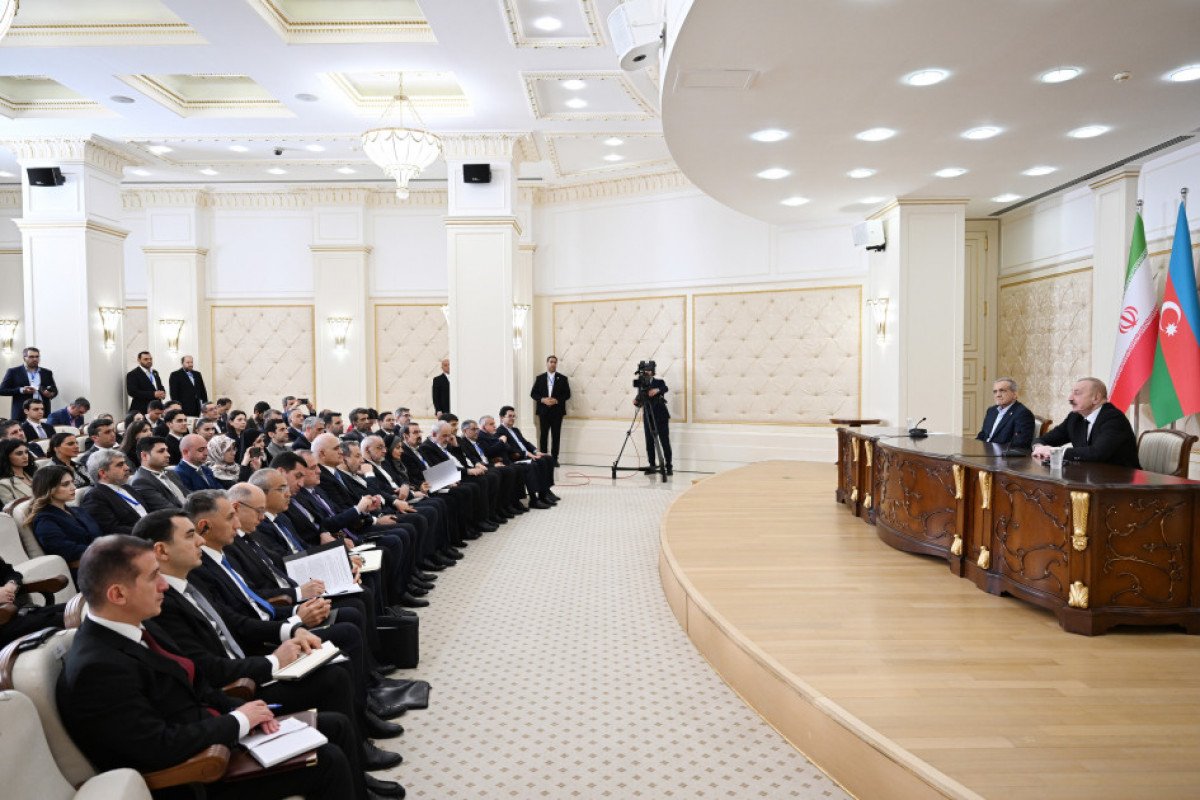 Azərbaycan və İran prezidentləri mətbuata bəyanatla çıxış ediblər