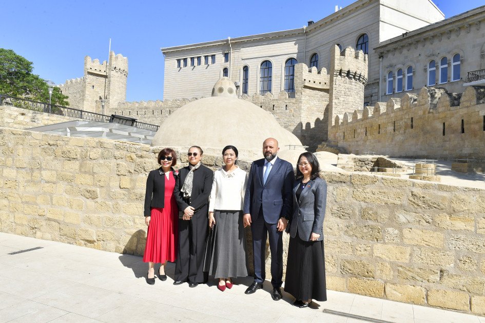 Vyetnamın birinci xanımı İçərişəhərlə tanış olub