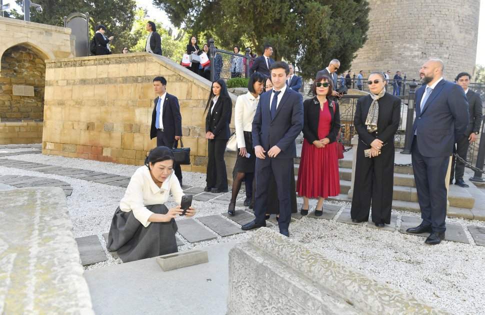 Vyetnamın birinci xanımı İçərişəhərlə tanış olub