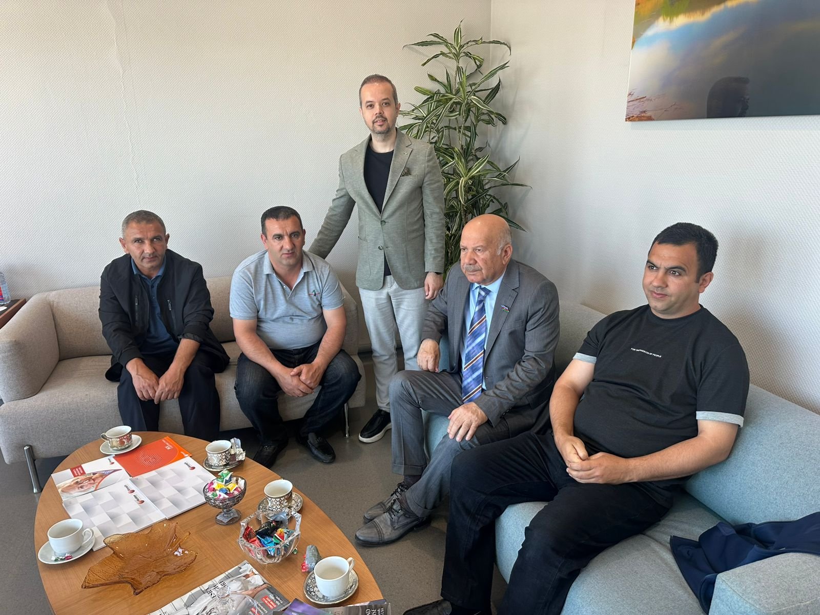 Səyyad Salahlı gözdən əlil seçicilərini əməliyyat etdirdi - FOTOLAR