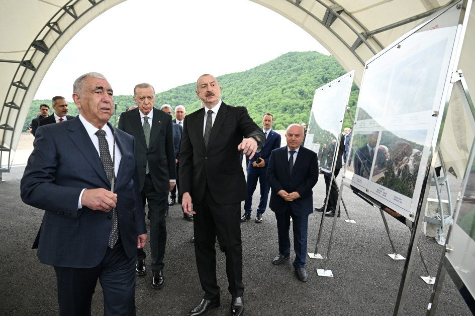 Azərbaycan və Türkiyə prezidentləri Kəlbəcər-Laçın avtomobil yolunda görülən tikinti işləri ilə tanış olublar