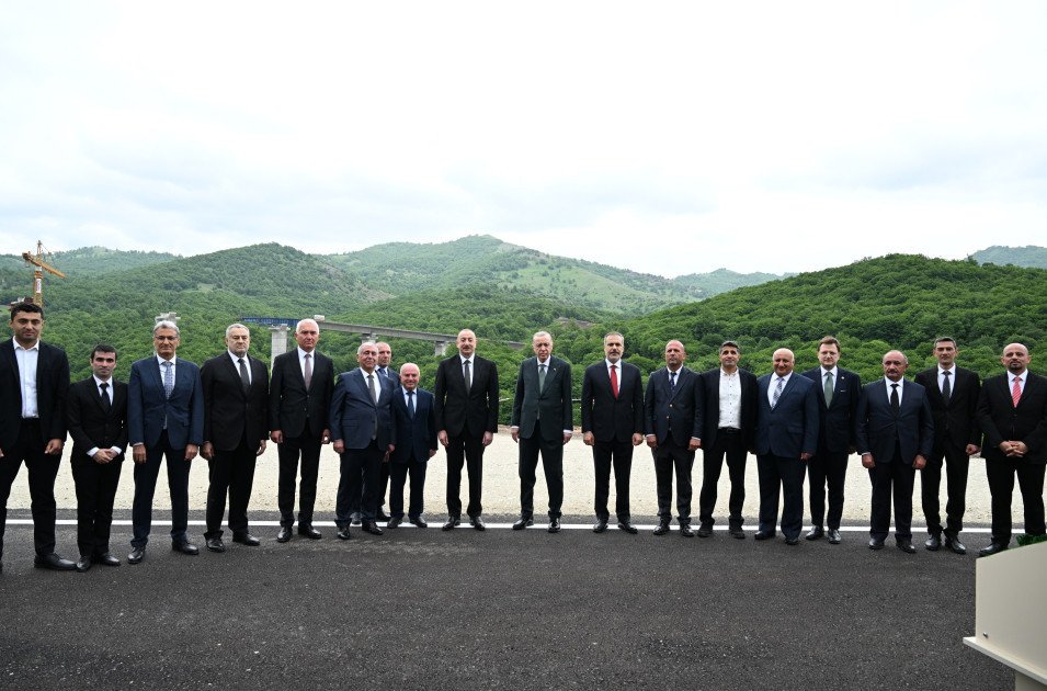 Azərbaycan və Türkiyə prezidentləri Kəlbəcər-Laçın avtomobil yolunda görülən tikinti işləri ilə tanış olublar