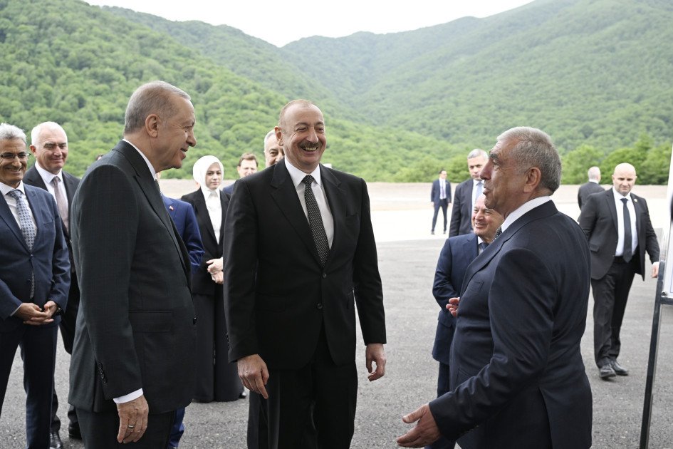 Azərbaycan və Türkiyə prezidentləri Kəlbəcər-Laçın avtomobil yolunda görülən tikinti işləri ilə tanış olublar