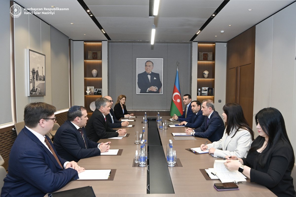 Ceyhun Bayramov ABŞ senatoru Stiv Deyns ilə Azərbaycan-Ermənistan normallaşma prosesini müzakirə edib