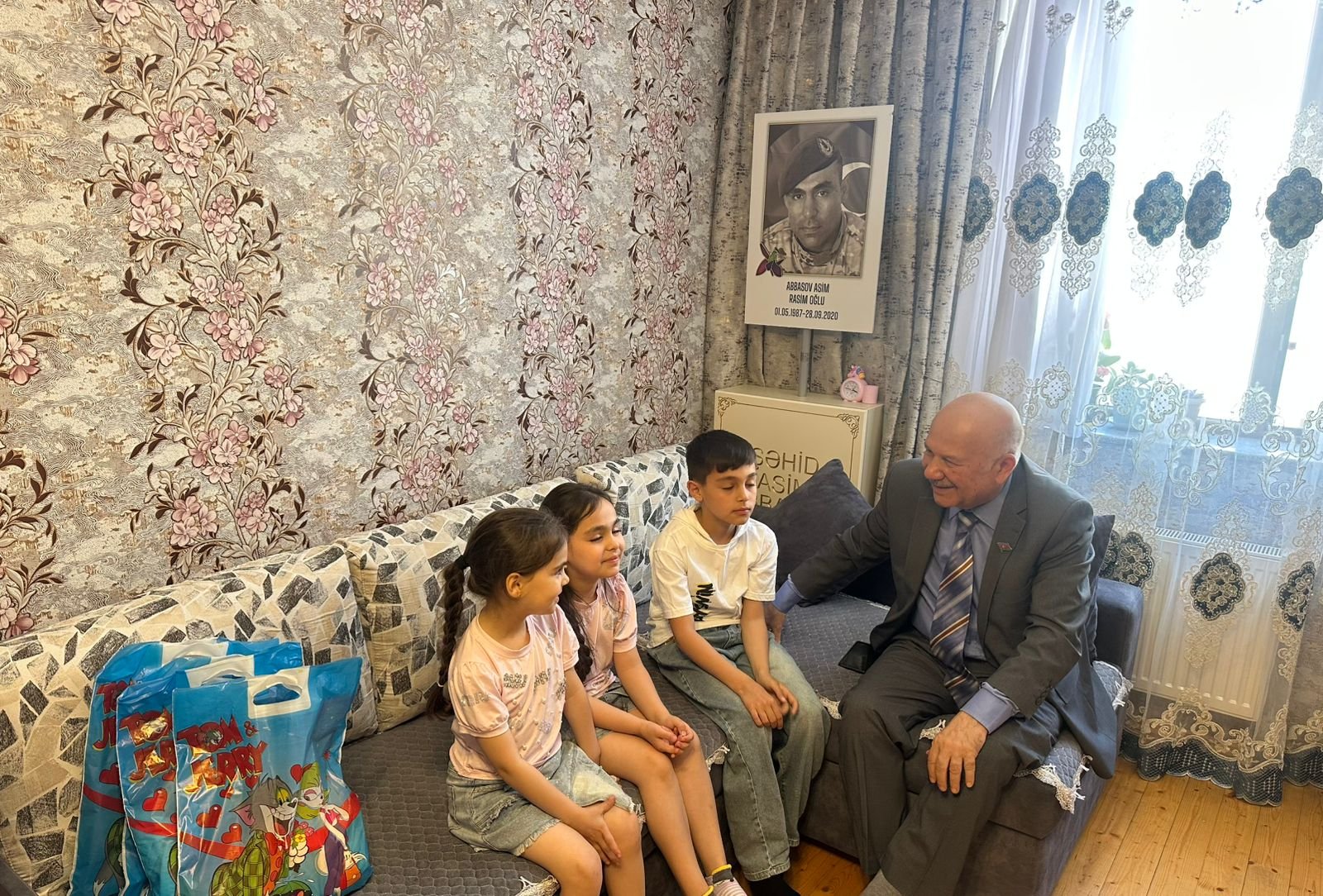 Səyyad Aran şəhid övladlarının bayramını təbrik etdi - FOTOLAR