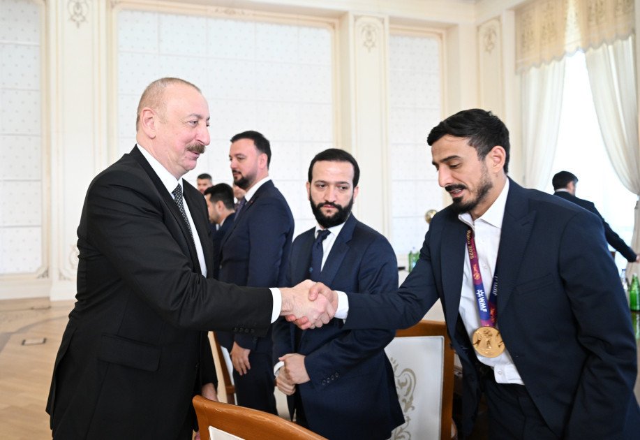 Prezident minifutbol üzrə dünya çempionatının qalibi olan Azərbaycan milli komandasının üzvlərini qəbul edib