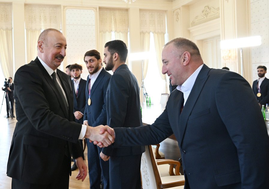 Prezident minifutbol üzrə dünya çempionatının qalibi olan Azərbaycan milli komandasının üzvlərini qəbul edib
