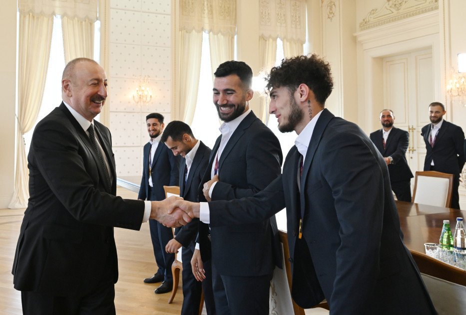 Prezident minifutbol üzrə dünya çempionatının qalibi olan Azərbaycan milli komandasının üzvlərini qəbul edib