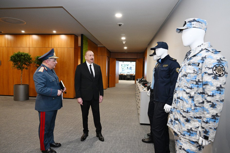 Prezident İlham Əliyev Dövlət Gömrük Komitəsinin yeni inzibati binasının açılışında iştirak edib Prezident İlham Əliyev Dövlət Gömrük Komitəsinin yeni inzibati binasının açılışında iştirak edib
