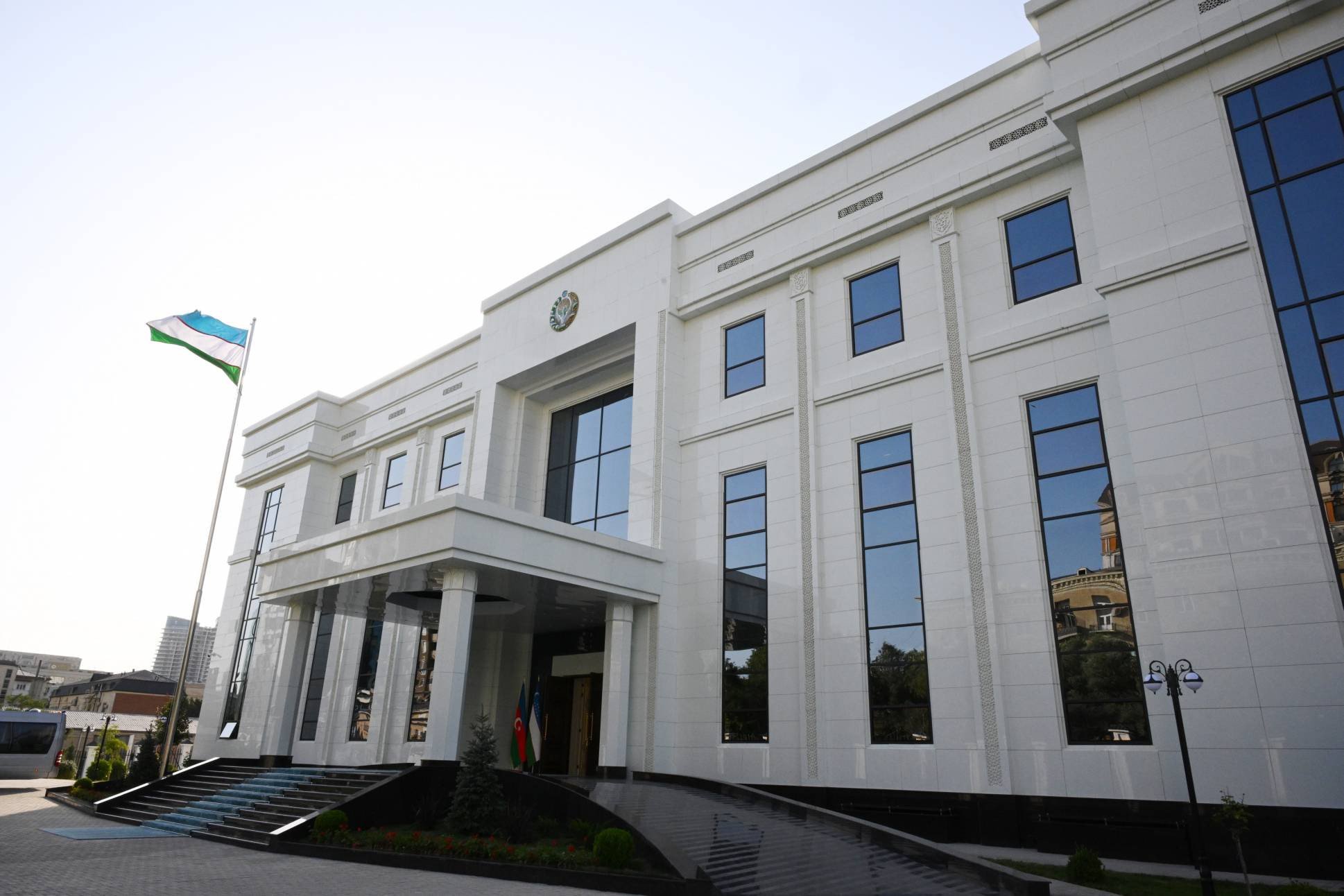 Prezidentlər İlham Əliyev və Şavkat Mirziyoyev Özbəkistan səfirliyinin yeni binasının açılışında iştirak ediblər