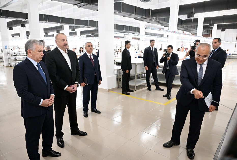 Azərbaycan və Özbəkistan prezidentləri Xankəndidəki “Businesstex JV” tikiş fabrikinin fəaliyyəti ilə tanış olublar