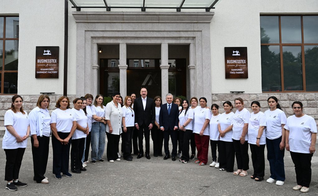Azərbaycan və Özbəkistan prezidentləri Xankəndidəki “Businesstex JV” tikiş fabrikinin fəaliyyəti ilə tanış olublar