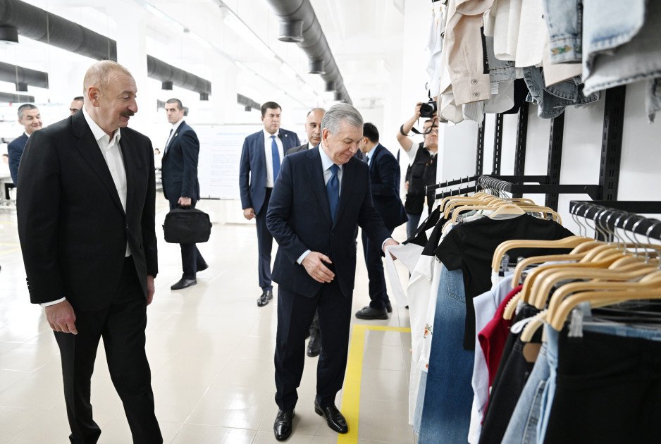 Azərbaycan və Özbəkistan prezidentləri Xankəndidəki “Businesstex JV” tikiş fabrikinin fəaliyyəti ilə tanış olublar