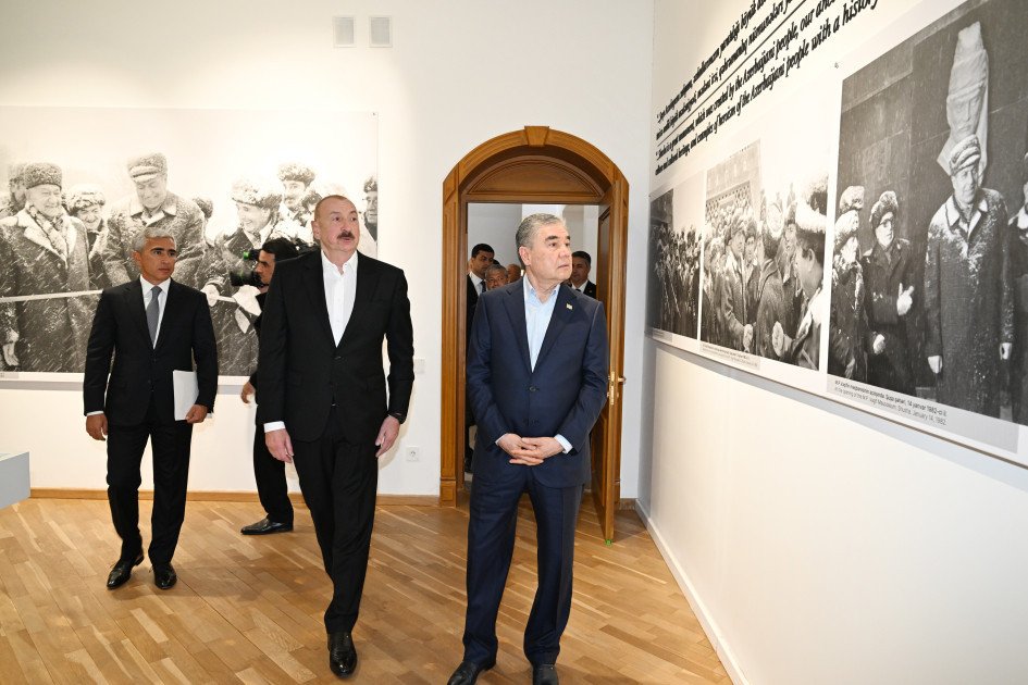 Prezident və Qurbanqulu Berdiməhəmmədov Şuşada “Heydər Əliyev və Qarabağ” sərgisi ilə tanış olub Prezident və Qurbanqulu Berdiməhəmmədov Şuşada “Heydər Əliyev və Qarabağ” sərgisi ilə tanış olub