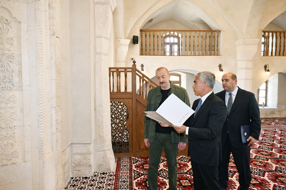 Prezident Ağdamın Qiyaslı kəndində tarixi məscidin binasının bərpadan sonra açılışında iştirak edib