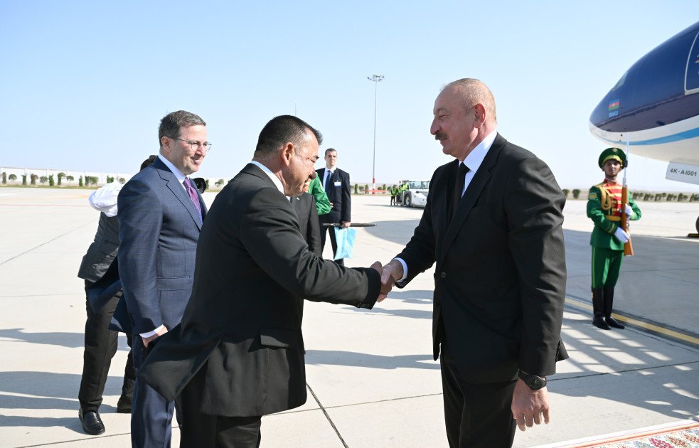 Prezident İlham Əliyev Türkmənistana işgüzar səfərə gəlib