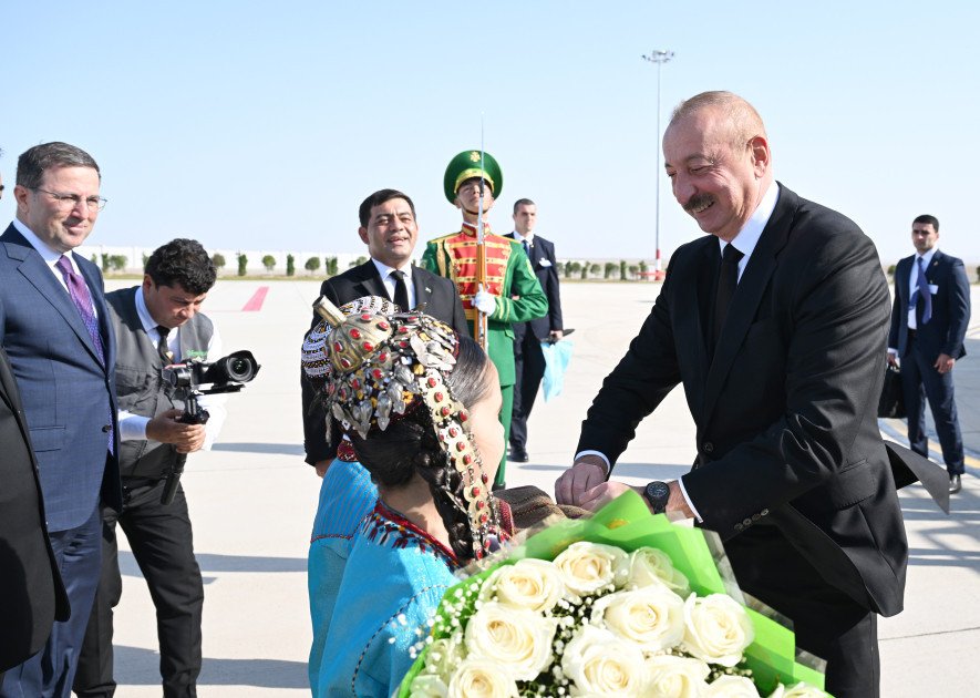 Prezident İlham Əliyev Türkmənistana işgüzar səfərə gəlib