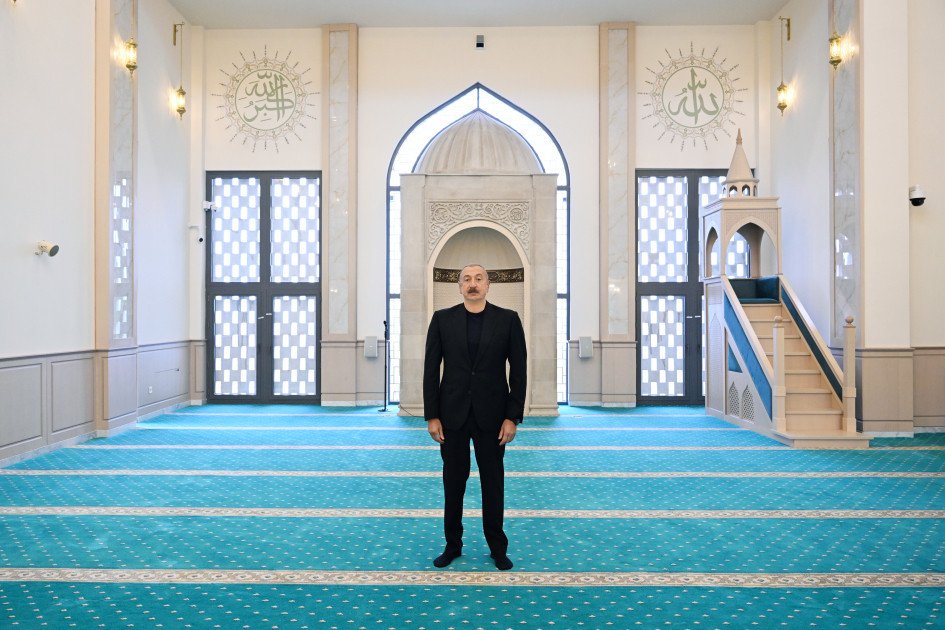 Hadrut qəsəbəsində inşa edilmiş məscidin açılışı olub Hadrut qəsəbəsində inşa edilmiş məscidin açılışı olub