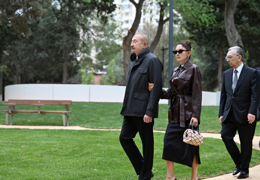 Prezident və birinci xanım Nərimanovda yeni parkın açılışında iştirak ediblər