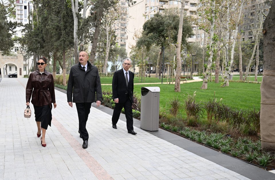 Prezident və birinci xanım Nərimanovda yeni parkın açılışında iştirak ediblər