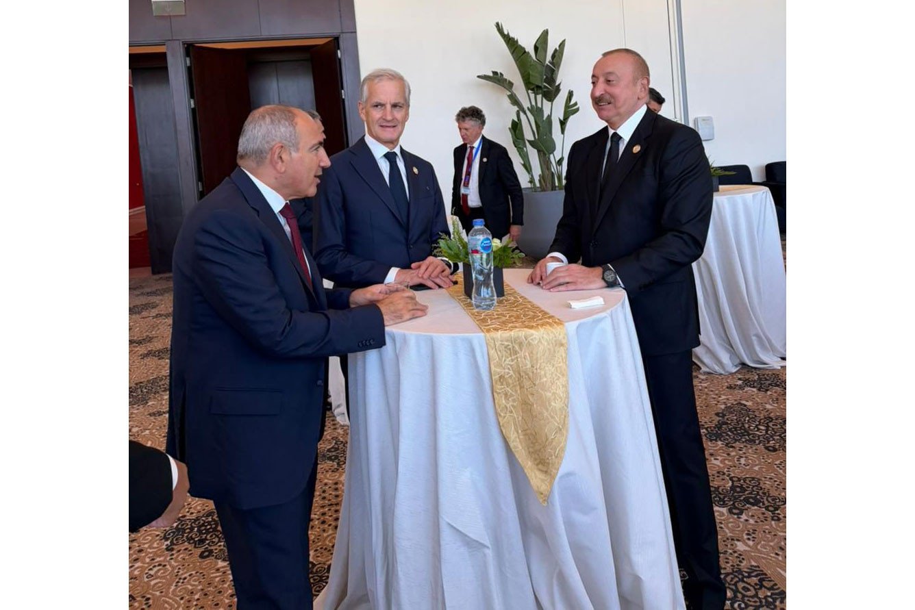 Prezident İlham Əliyev Misirdə Nikol Paşinyanla söhbətləşib