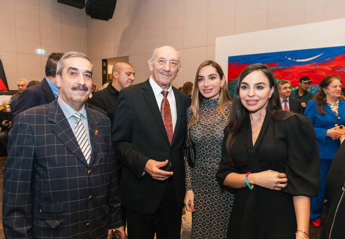 Leyla Əliyeva və Arzu Əliyeva Berlində MAMA “Ana təbiət” sərgisinin açılışında iştirak edib Leyla Əliyeva və Arzu Əliyeva Berlində MAMA “Ana təbiət” sərgisinin açılışında iştirak edib