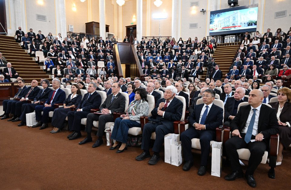 AMEA-nın 80 illik yubiley yığıncağı keçirilib, Prezident İlham Əliyev tədbirdə çıxış edib