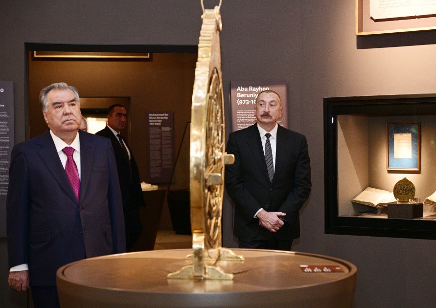 Prezident İlham Əliyev Daşkənddə İslam Sivilizasiyası Mərkəzi ilə tanış olub Prezident İlham Əliyev Daşkənddə İslam Sivilizasiyası Mərkəzi ilə tanış olub