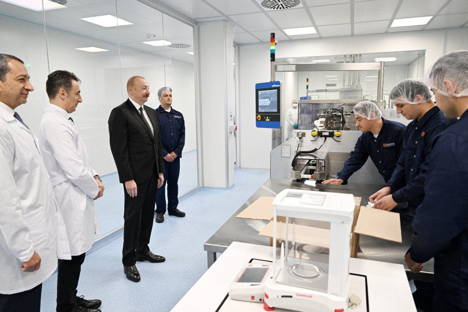 Prezident İlham Əliyev dərman preparatları istehsalı müəssisəsinin açılışında iştirak edib