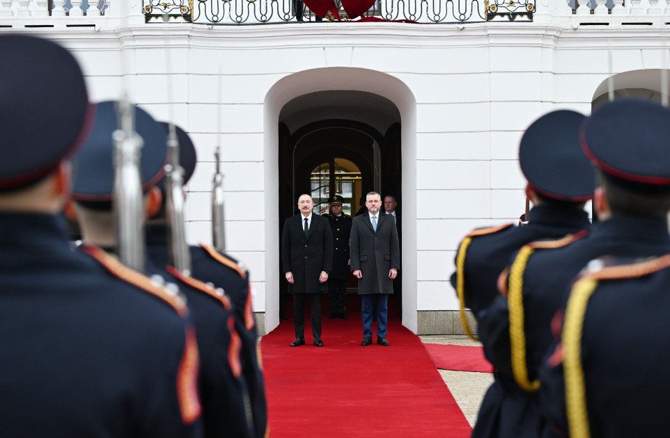 Prezident İlham Əliyevin Bratislavada rəsmi qarşılanma mərasimi olub