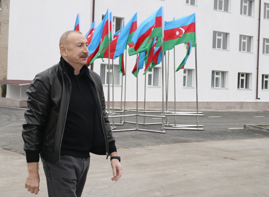 Prezident İlham Əliyev Ağdərə şəhərinin Baş planı ilə tanış olub