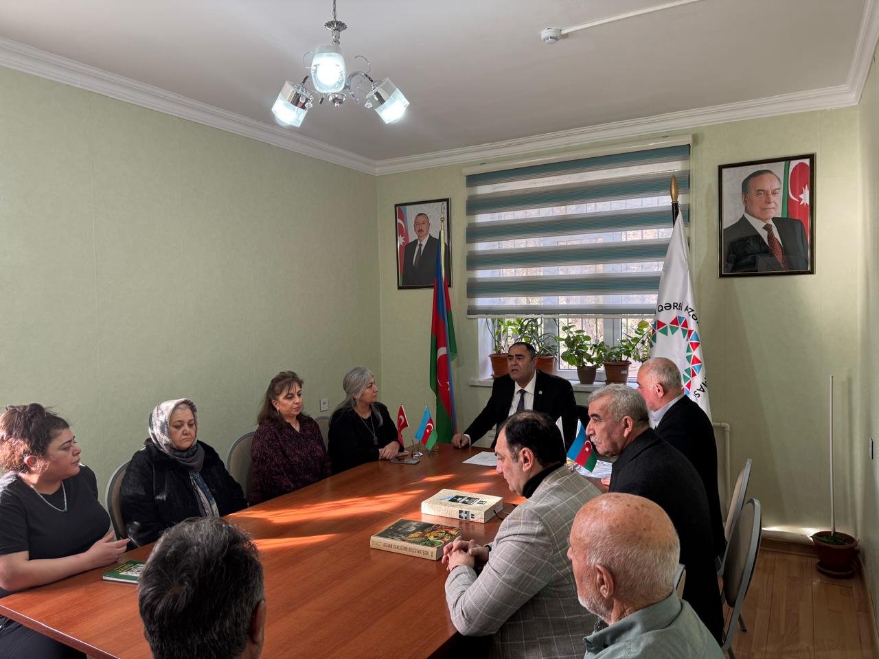 Qərbi Azərbaycan İcmasının Suraxanı rayon nümayəndəliyində yeni üzvlərə vəsiqələr təqdim edilib