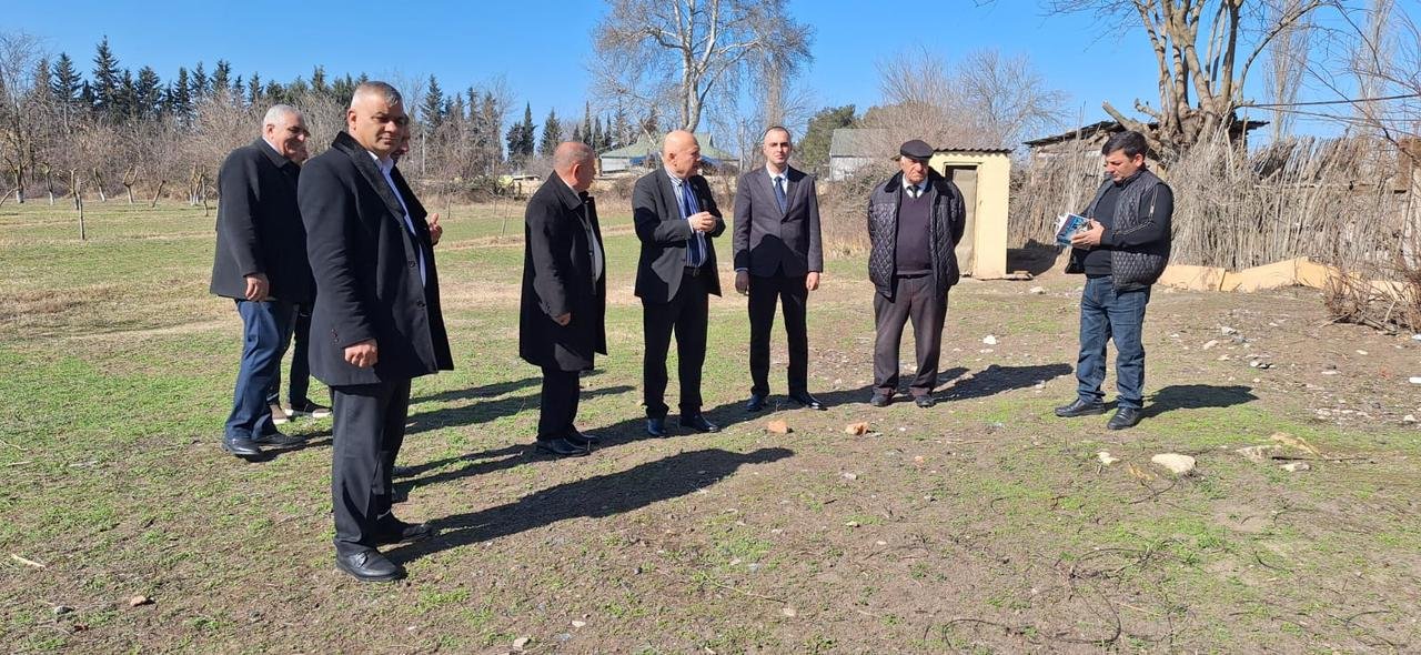 Səyyad Aran Qaradonlu kəndində ziyalılarla görüşüb Səyyad Aran Qaradonlu kəndində ziyalılarla görüşüb