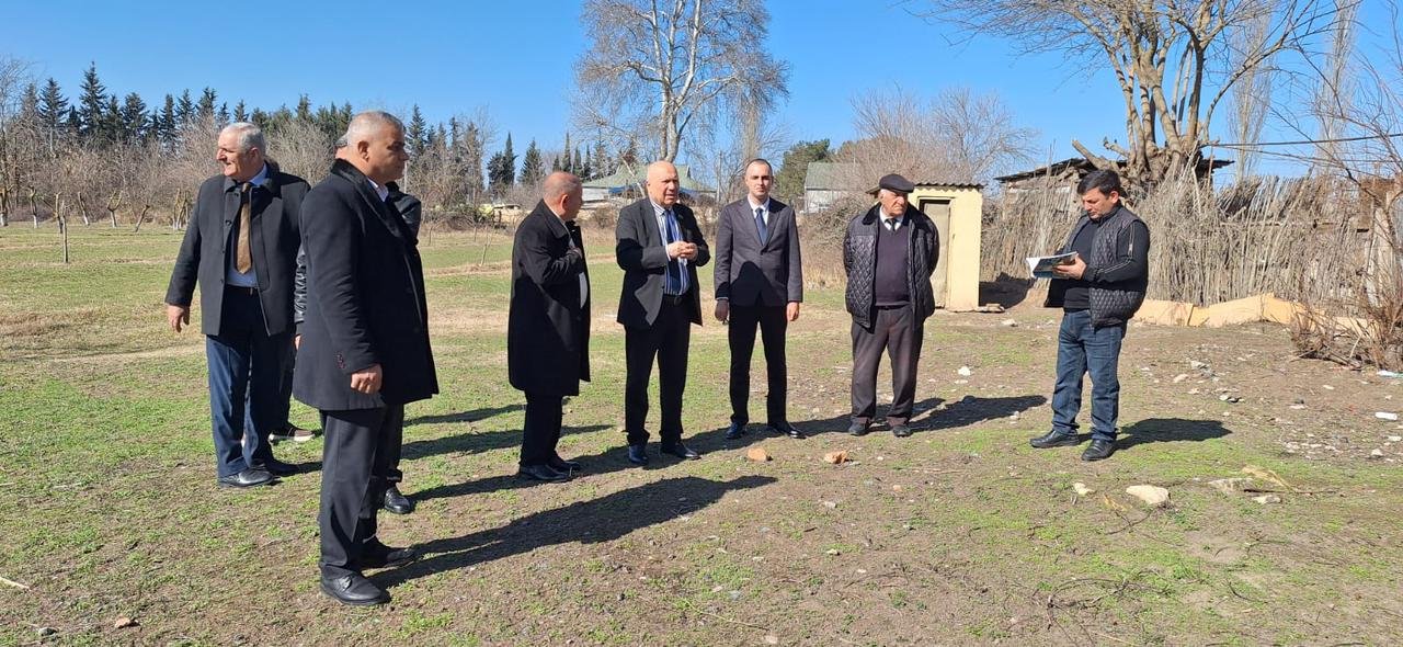 Səyyad Aran Qaradonlu kəndində ziyalılarla görüşüb Səyyad Aran Qaradonlu kəndində ziyalılarla görüşüb