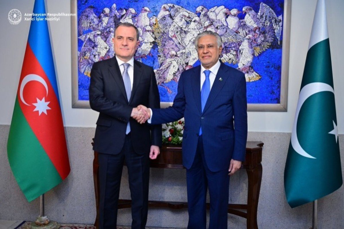 Azərbaycan və Pakistan XİN rəhbərləri regional və beynəlxalq prosesləri müzakirə ediblər