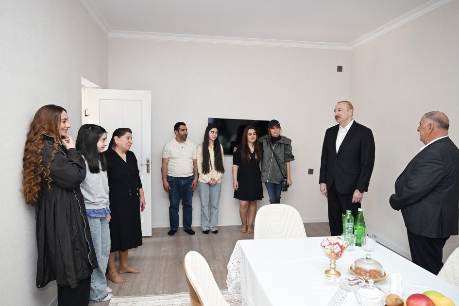 Prezident İlham Əliyev Xocavənd kəndində görülmüş işlərlə tanış olub Prezident İlham Əliyev Xocavənd kəndində görülmüş işlərlə tanış olub