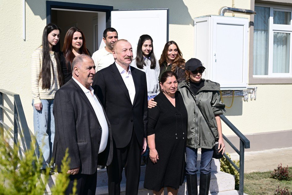 Prezident İlham Əliyev Xocavənd kəndində görülmüş işlərlə tanış olub Prezident İlham Əliyev Xocavənd kəndində görülmüş işlərlə tanış olub