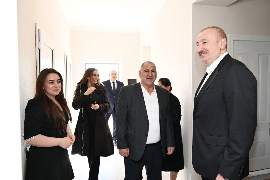 Prezident İlham Əliyev Xocavənd kəndində görülmüş işlərlə tanış olub Prezident İlham Əliyev Xocavənd kəndində görülmüş işlərlə tanış olub