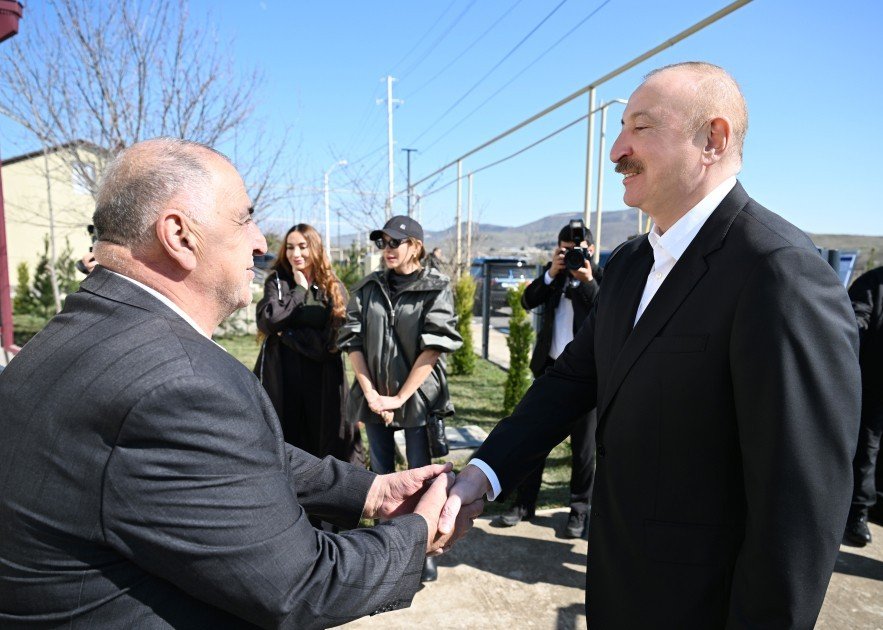 Prezident İlham Əliyev Xocavənd kəndində görülmüş işlərlə tanış olub Prezident İlham Əliyev Xocavənd kəndində görülmüş işlərlə tanış olub