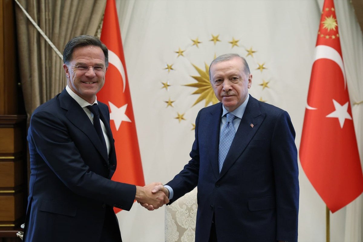 Ərdoğanla Rutte arasında telefon danışığı olub