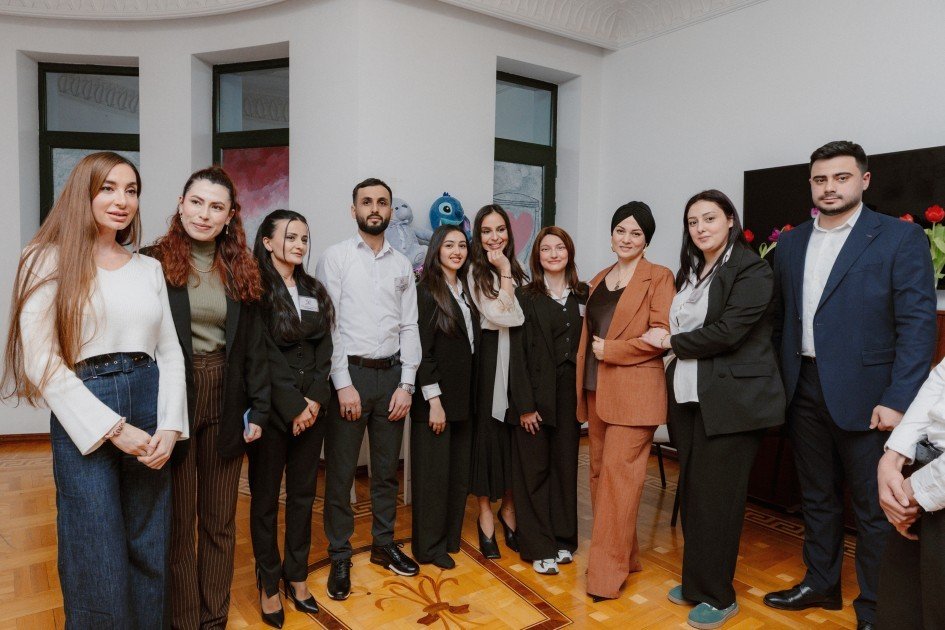Leyla Əliyeva, Arzu Əliyeva və Alena Əliyeva “Yaşama Dəstək” Mərkəzində olublar