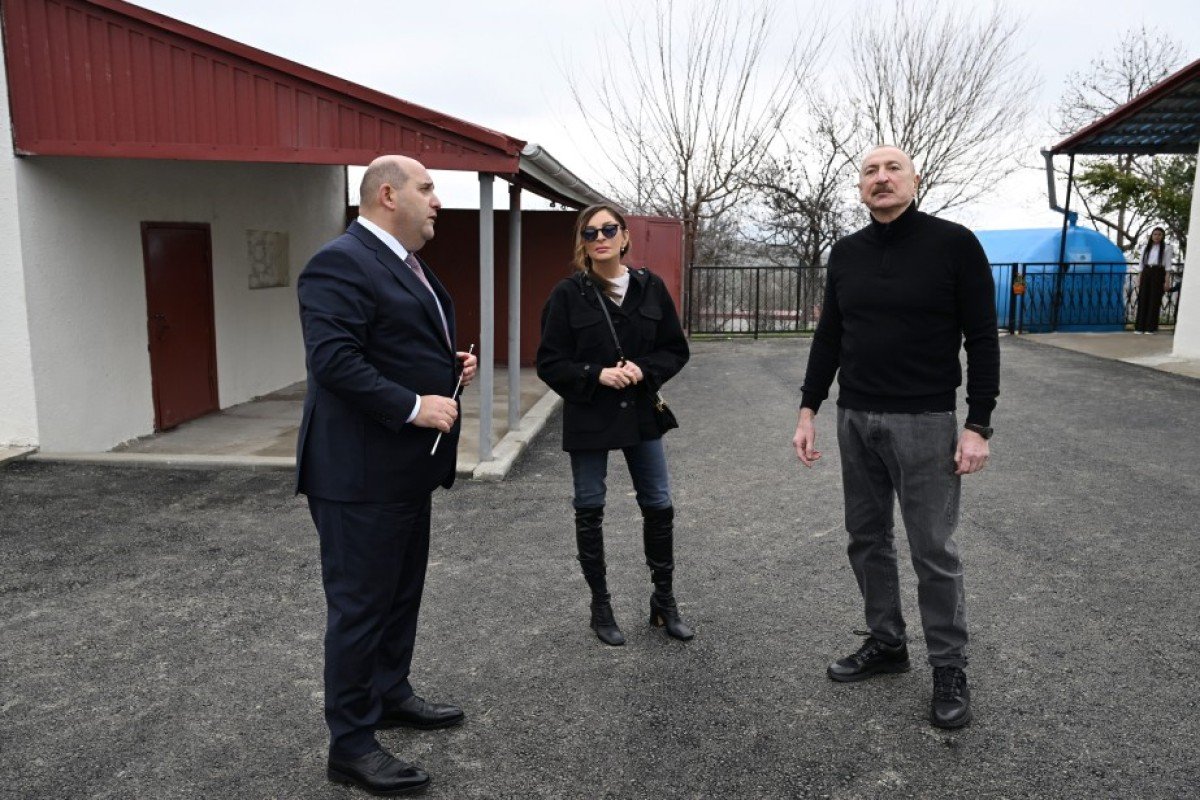 Prezident Xocavəndin Xanoba kəndində fərdi evlərin və infrastrukturun bərpa işləri ilə tanış olub