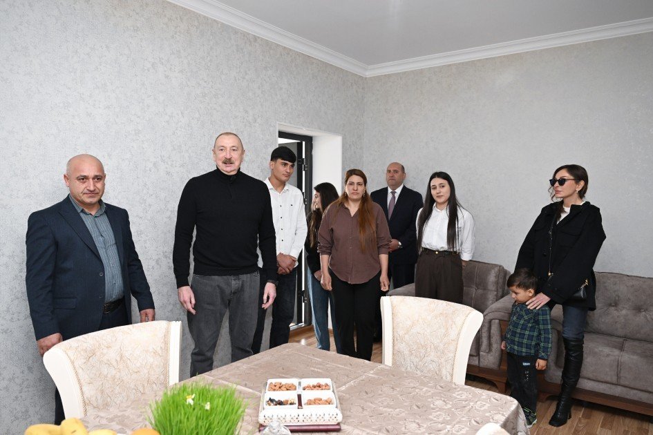 Prezident Xocavəndin Xanoba kəndində fərdi evlərin və infrastrukturun bərpa işləri ilə tanış olub Prezident Xocavəndin Xanoba kəndində fərdi evlərin və infrastrukturun bərpa işləri ilə tanış olub