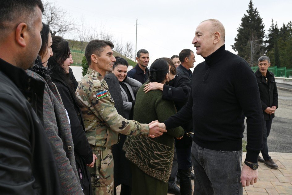 Prezident Xocavəndin Xanoba kəndində fərdi evlərin və infrastrukturun bərpa işləri ilə tanış olub Prezident Xocavəndin Xanoba kəndində fərdi evlərin və infrastrukturun bərpa işləri ilə tanış olub