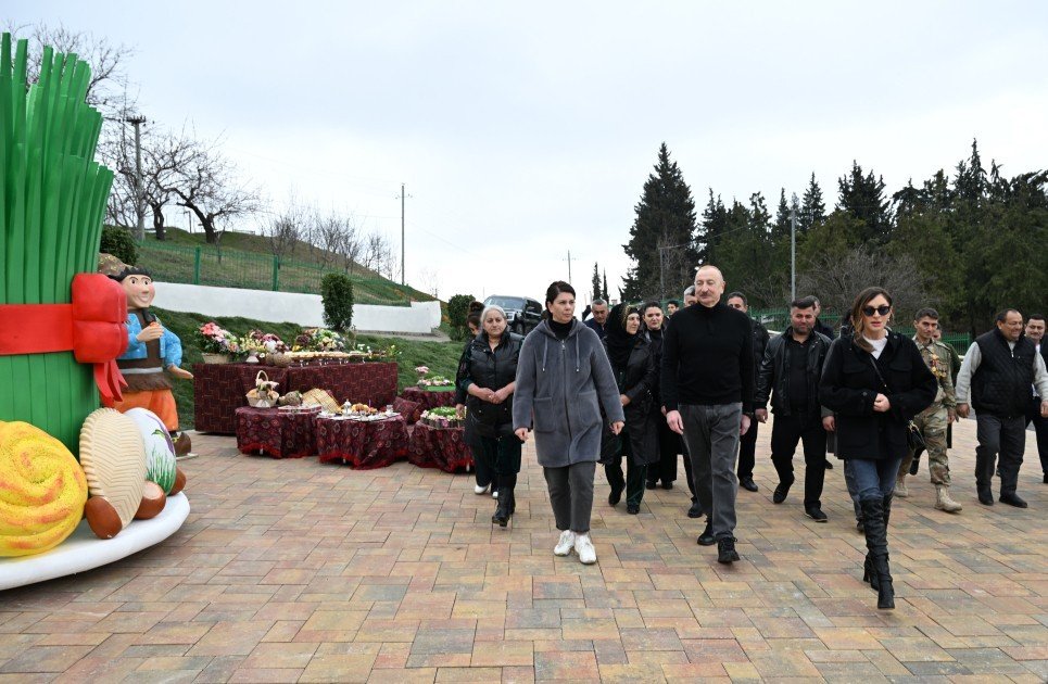 Prezident Xocavəndin Xanoba kəndində fərdi evlərin və infrastrukturun bərpa işləri ilə tanış olub Prezident Xocavəndin Xanoba kəndində fərdi evlərin və infrastrukturun bərpa işləri ilə tanış olub