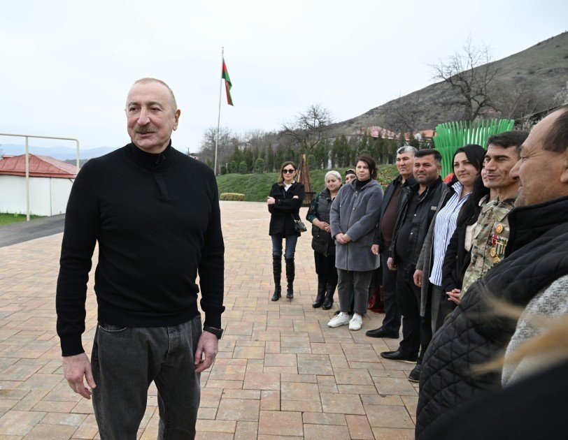 Prezident Xocavəndin Xanoba kəndində fərdi evlərin və infrastrukturun bərpa işləri ilə tanış olub Prezident Xocavəndin Xanoba kəndində fərdi evlərin və infrastrukturun bərpa işləri ilə tanış olub