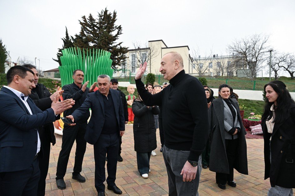 Prezident Xocavəndin Xanoba kəndində fərdi evlərin və infrastrukturun bərpa işləri ilə tanış olub Prezident Xocavəndin Xanoba kəndində fərdi evlərin və infrastrukturun bərpa işləri ilə tanış olub
