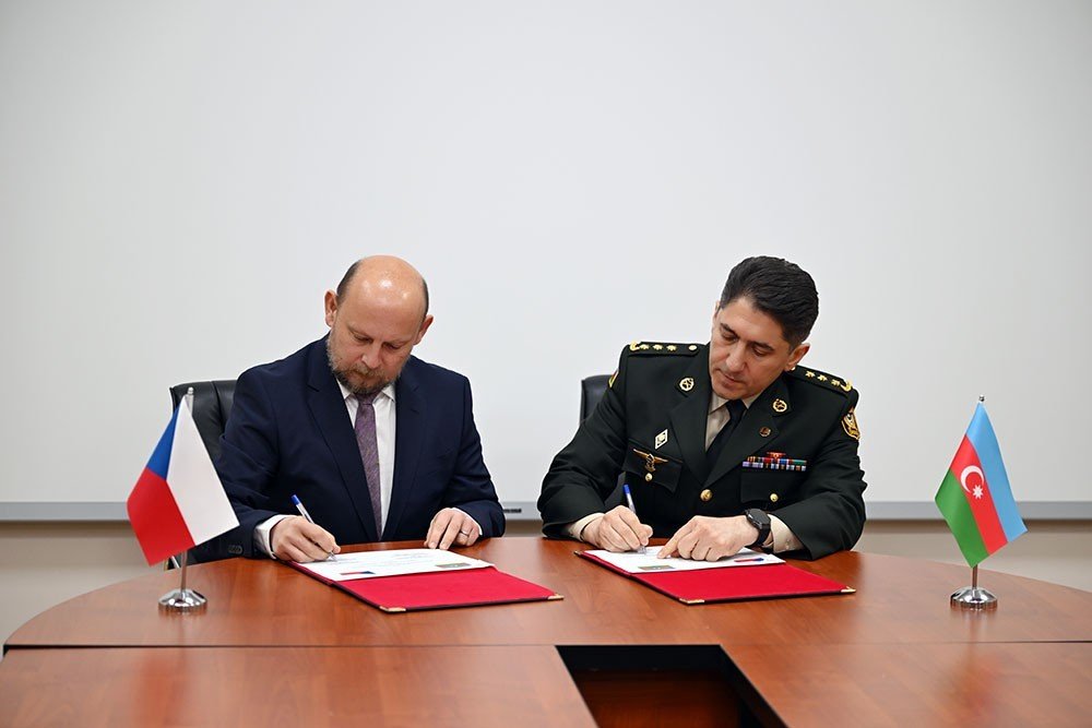 Azərbaycanla Çexiya hərbi əməkdaşlıq planı imzalayıb