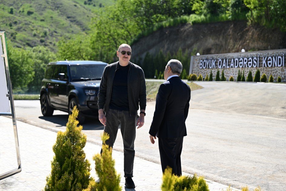 Prezident İlham Əliyev Şuşanın Böyük Qaladərəsi kəndində görülən işlərlə tanış olub, sakinlərlə görüşüb